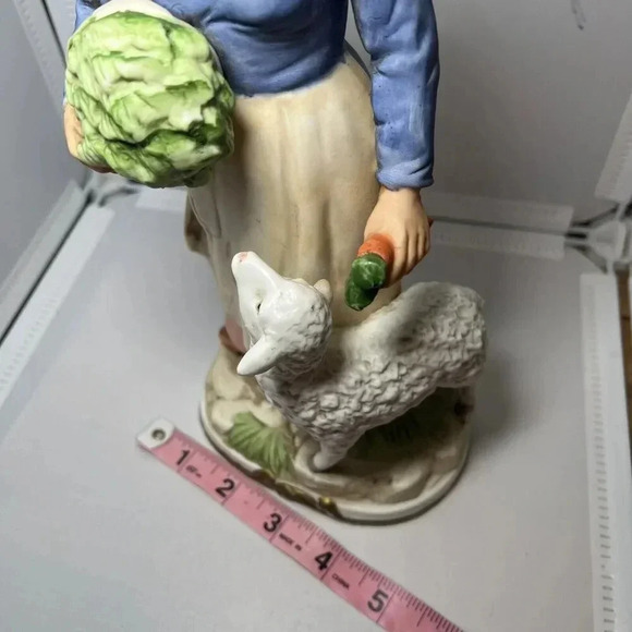 Homco Home Interiors Vintage Porcelain Figurine Farmer's Wife Feeding Lamb 8811 - Picture 6 of 8